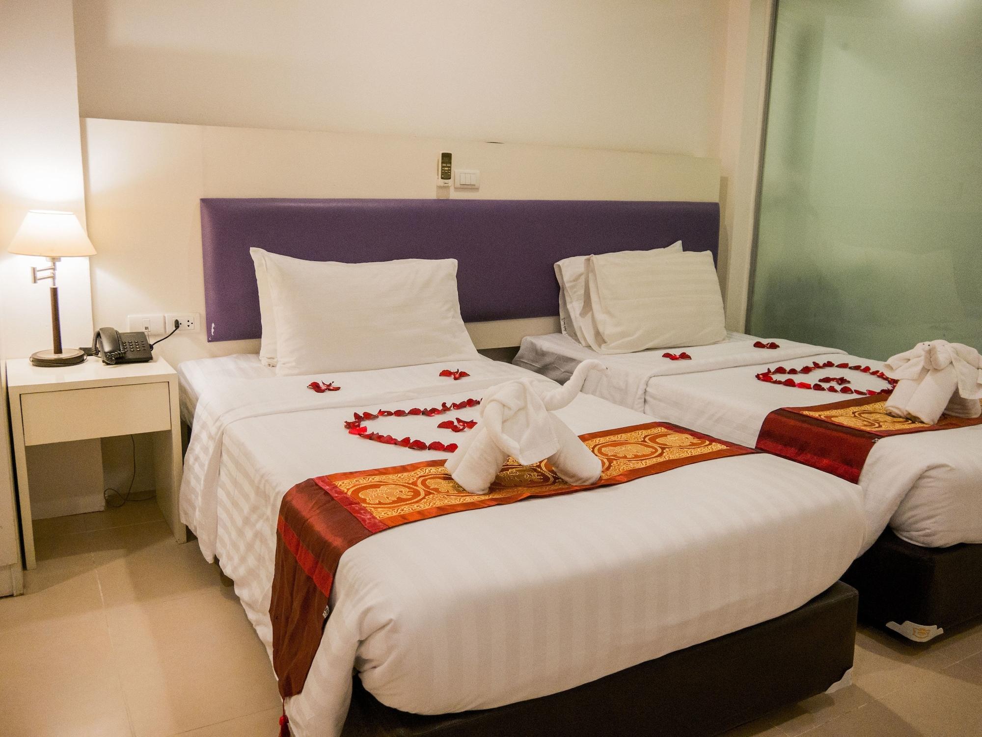 Armoni Patong Beach Hotel Extérieur photo
