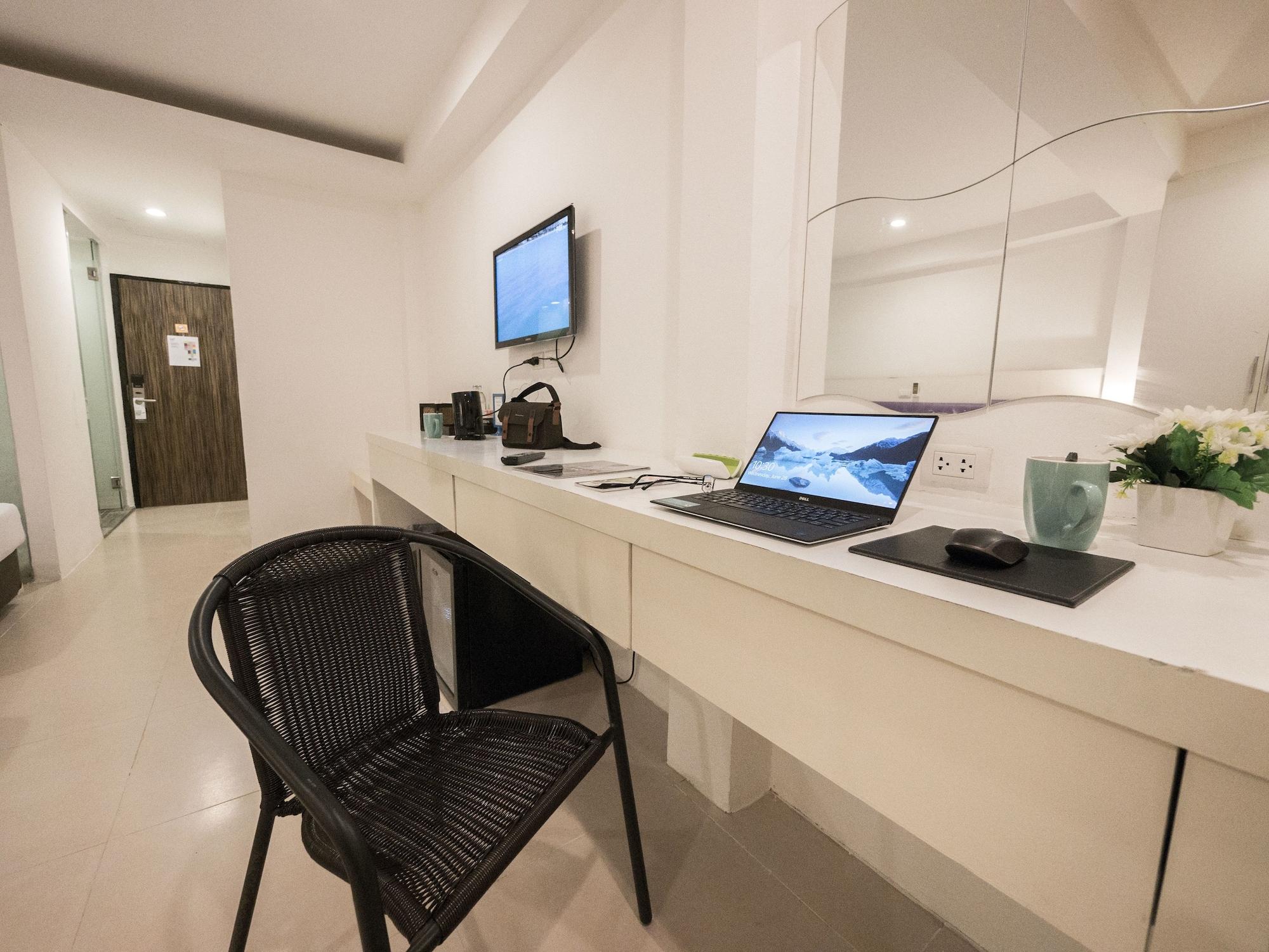 Armoni Patong Beach Hotel Extérieur photo