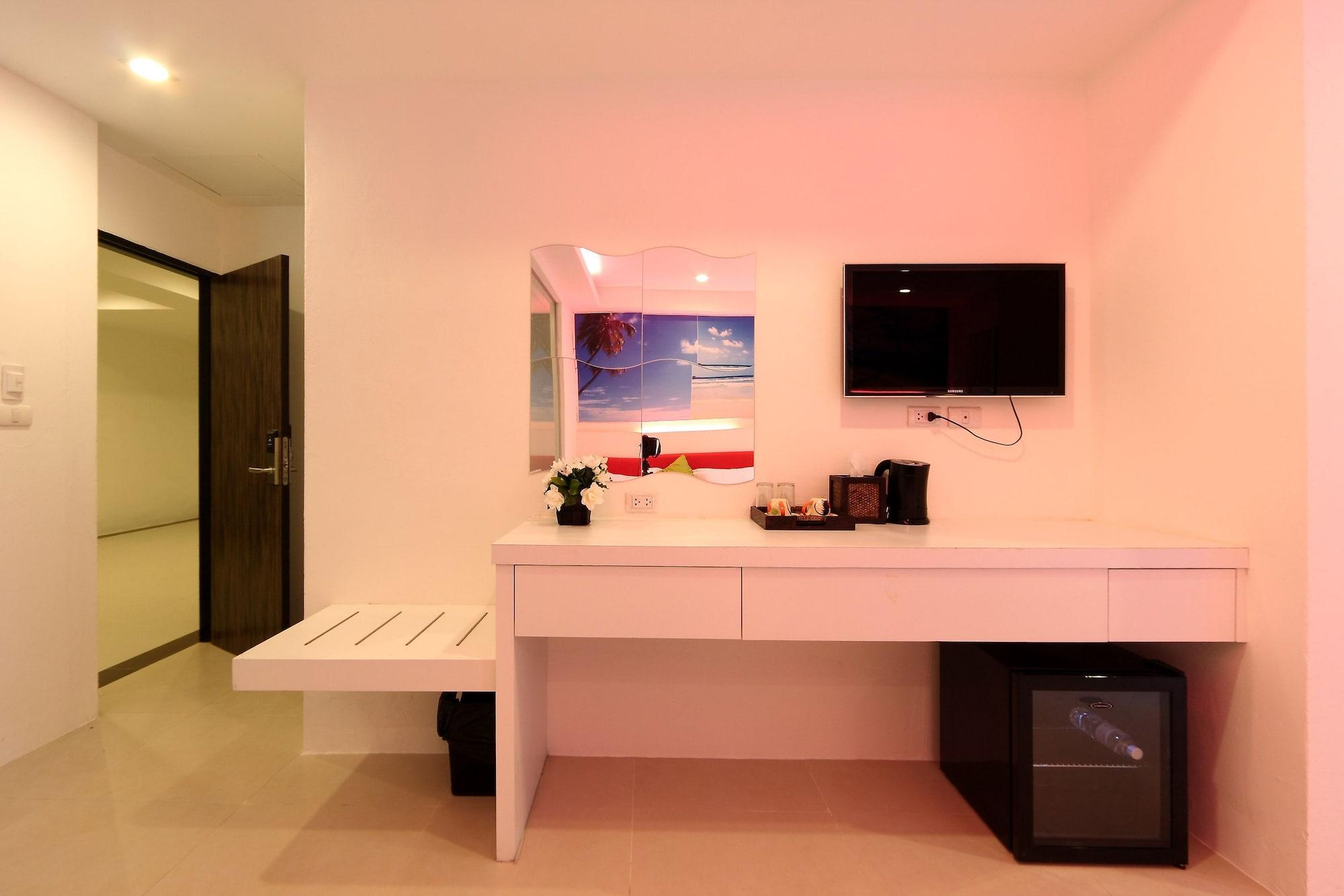 Armoni Patong Beach Hotel Extérieur photo
