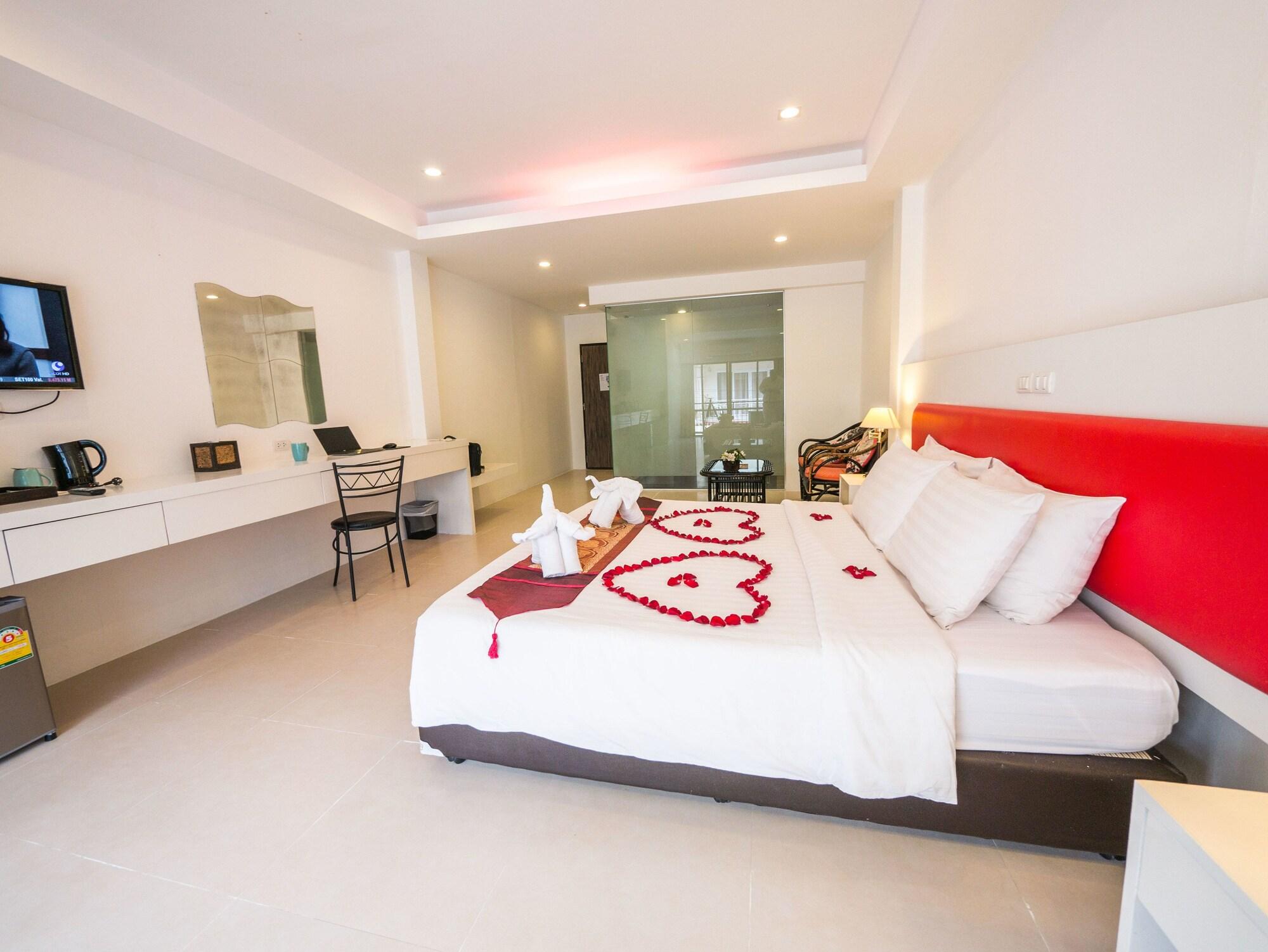 Armoni Patong Beach Hotel Extérieur photo