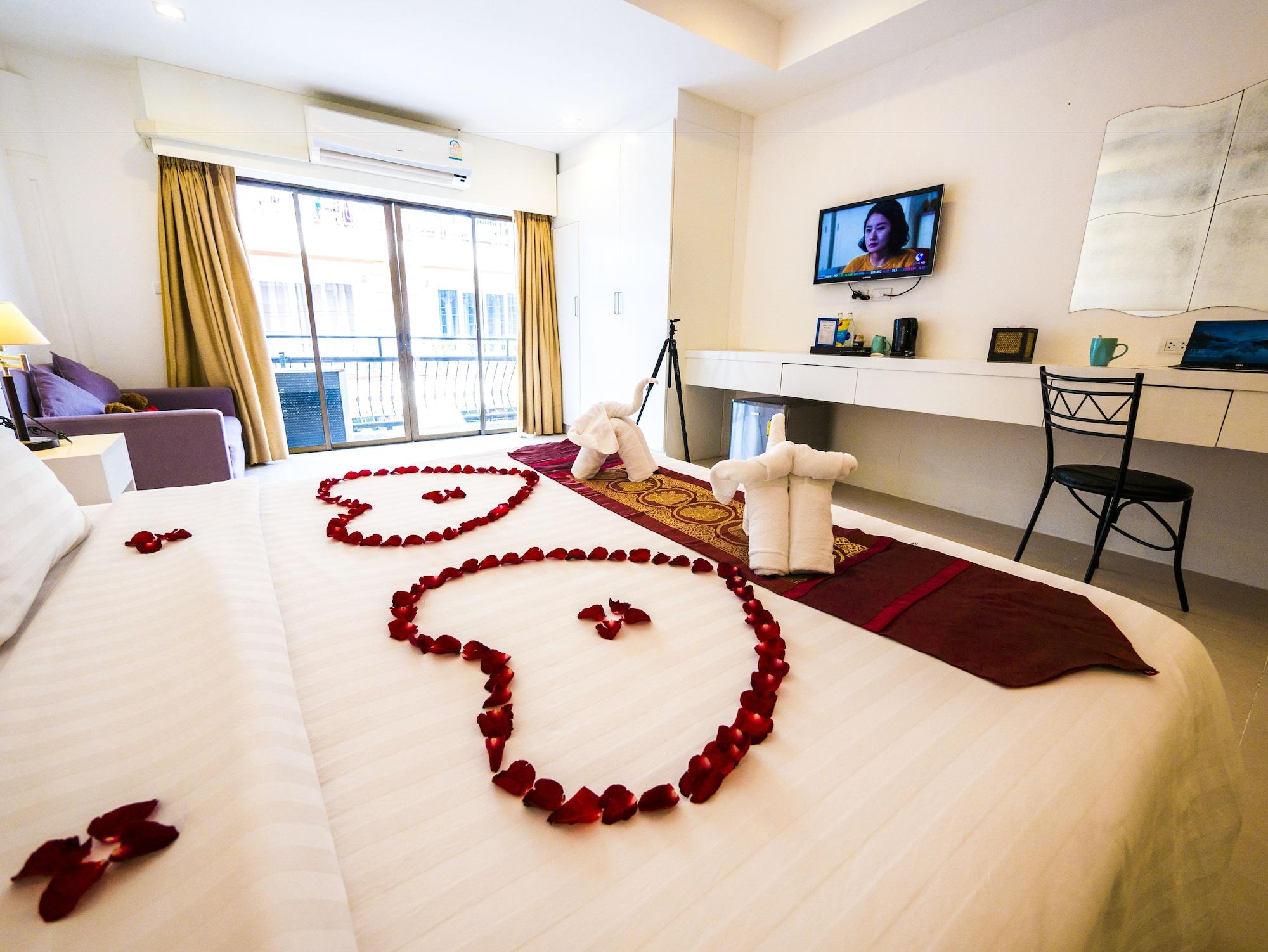 Armoni Patong Beach Hotel Extérieur photo
