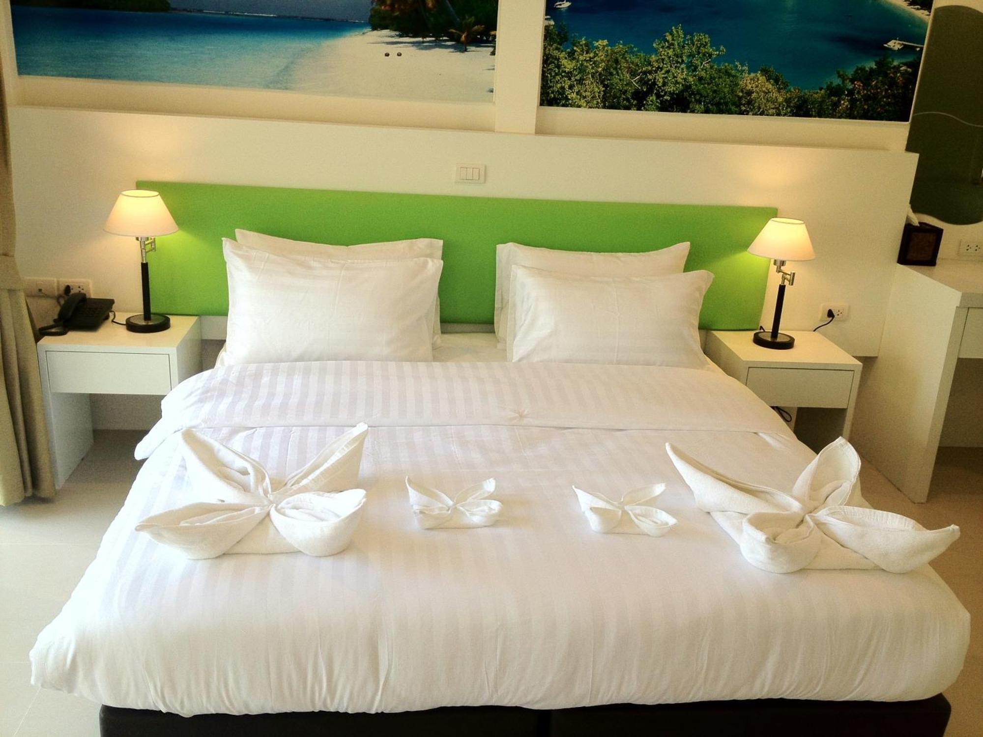 Armoni Patong Beach Hotel Extérieur photo