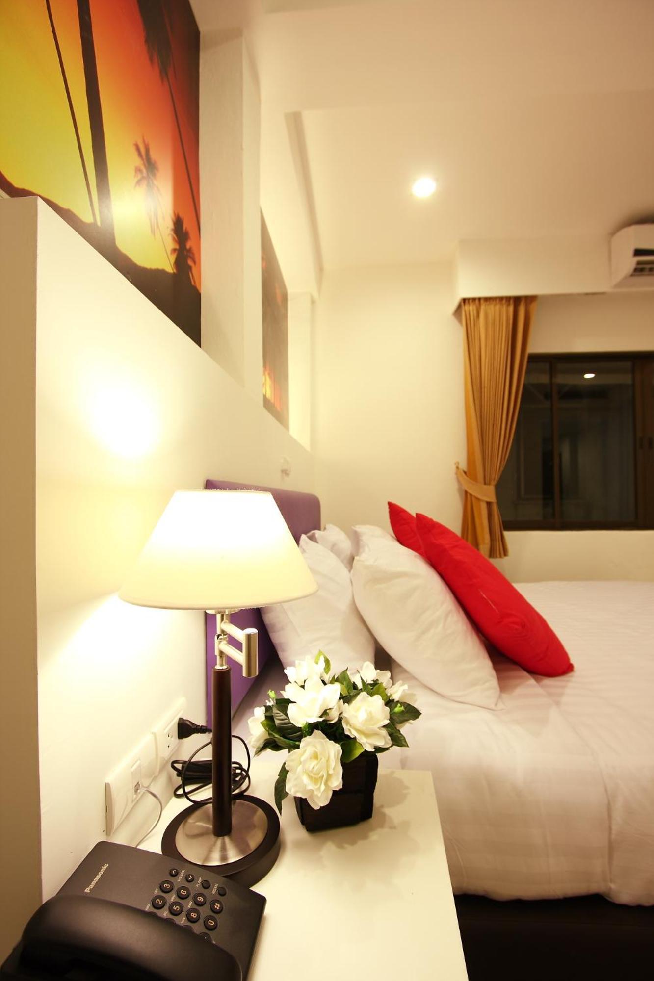 Armoni Patong Beach Hotel Extérieur photo