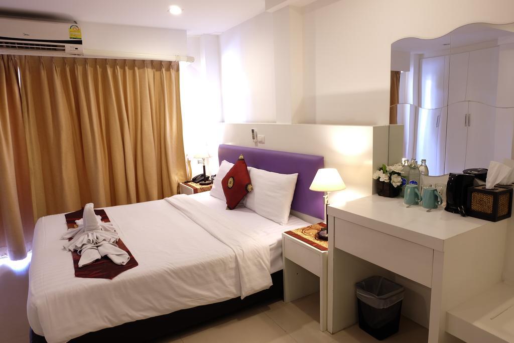 Armoni Patong Beach Hotel Extérieur photo