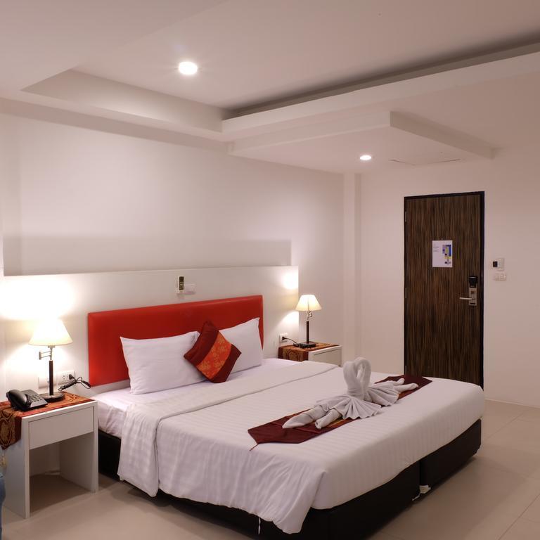 Armoni Patong Beach Hotel Extérieur photo