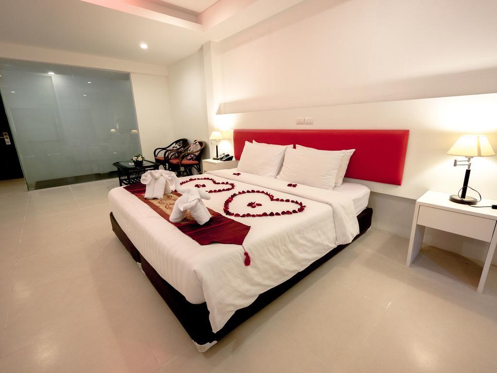 Armoni Patong Beach Hotel Extérieur photo