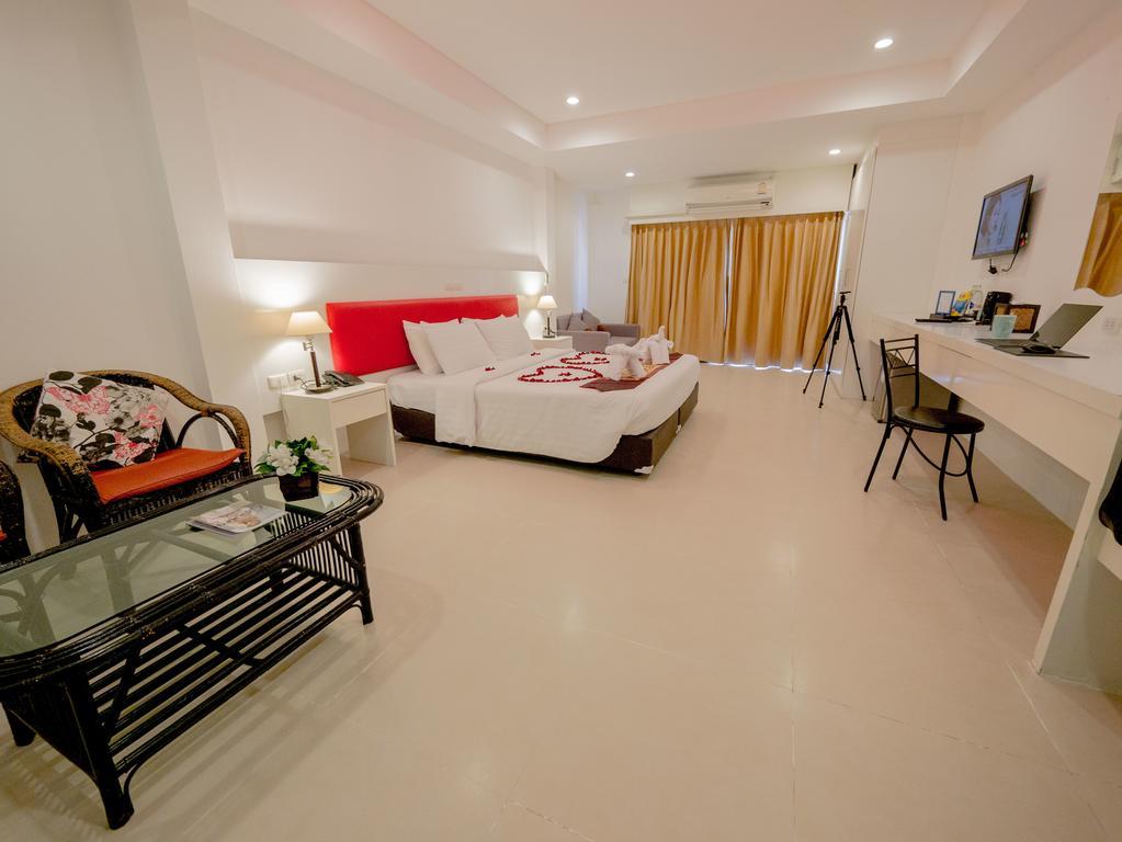 Armoni Patong Beach Hotel Extérieur photo