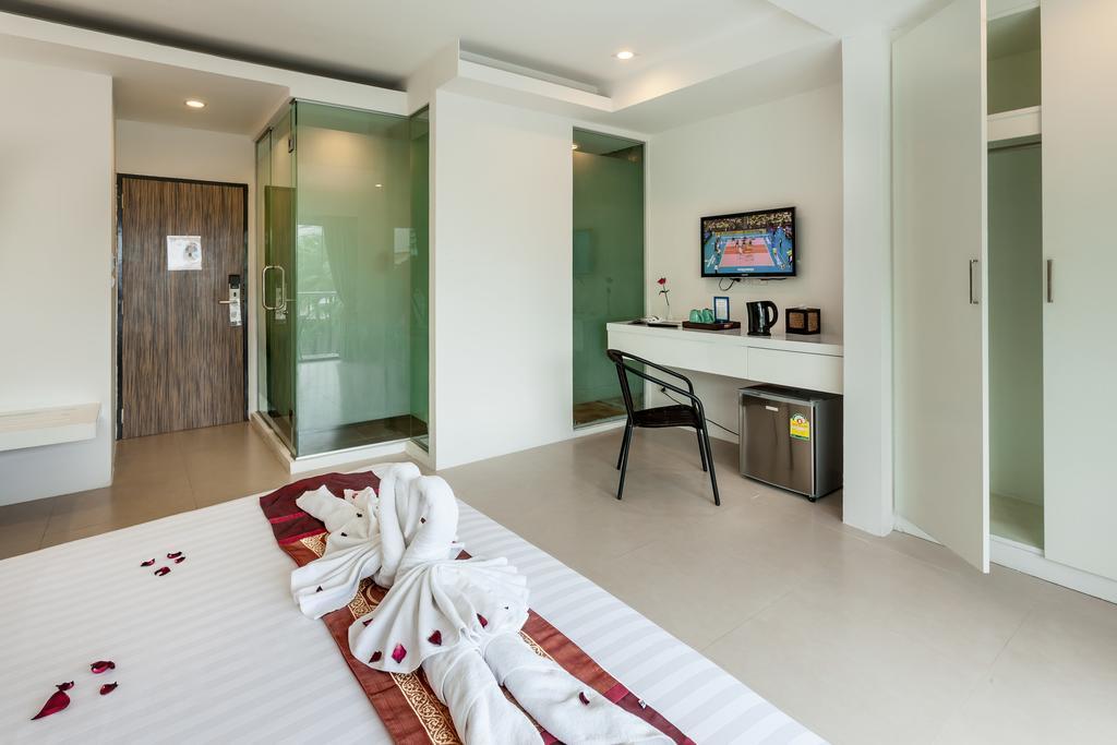 Armoni Patong Beach Hotel Extérieur photo