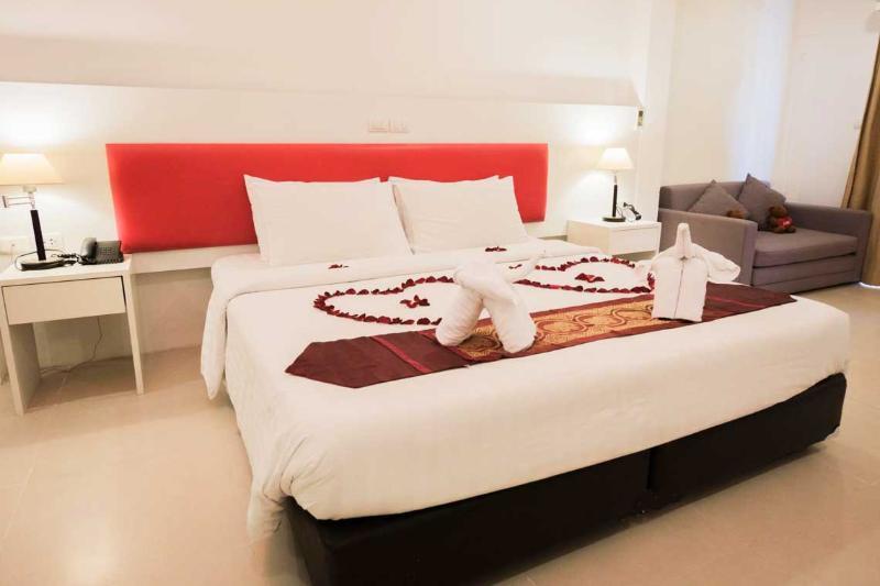 Armoni Patong Beach Hotel Extérieur photo