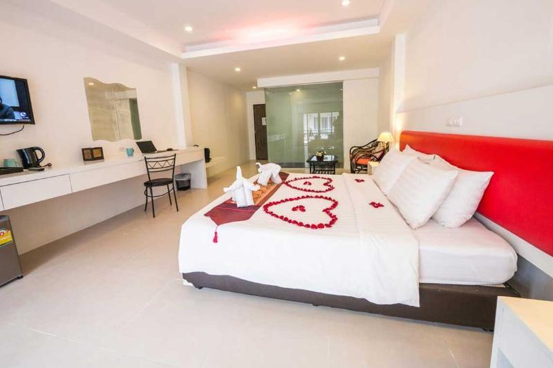 Armoni Patong Beach Hotel Extérieur photo